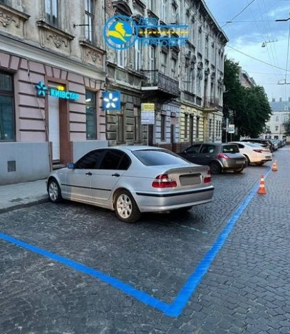 У Львові відновили роботу ще одного платного паркувального майданчика: скільки з’явиться місць