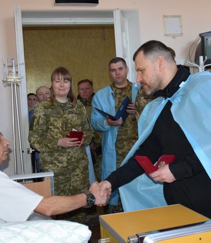 Очільник МВС у Львові нагородив поранених захисників та медиків (фото)