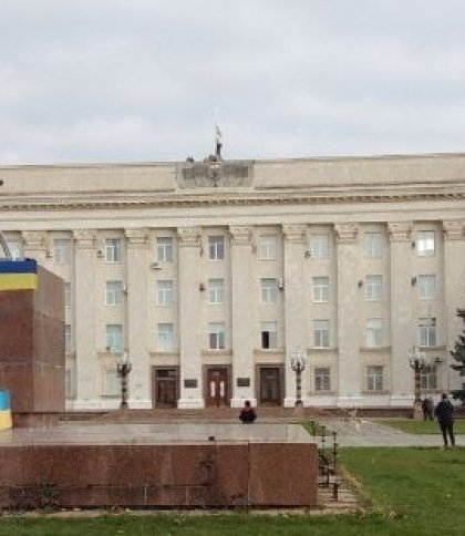 Херсон оживає: у місто повернулося  українське телебачення і радіо, завозять гуманітарну допомогу