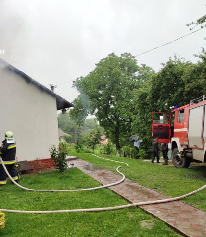 Пожежа в Яворівському районі: ледь не згоріли два будинки