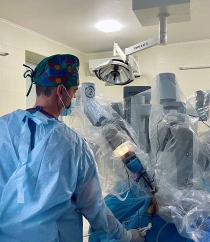 Львівські медики прооперували стравохід жінці за допомогою робота-хірурга