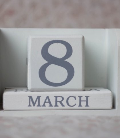 8 березня календар