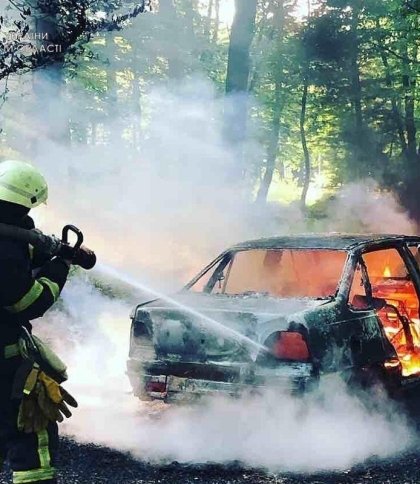 На Львівщини вщент згоріли два автомобілі (фото)
