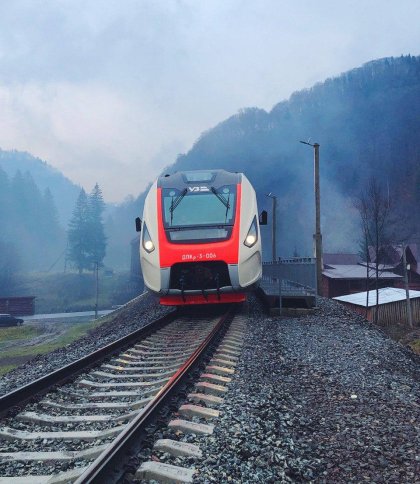 Укрзалізниця запустила додаткові потяги між Львовом, Чернівцями та Прикарпаттям