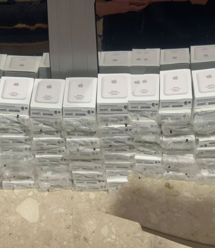 В Грушеві виявили контрабанду павербанків Apple на 600 тис. грн