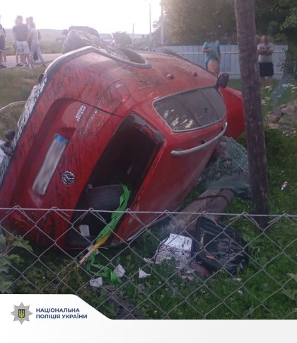 На Львівщині загинула пасажирка Volkswagen через зіткнення з парканом