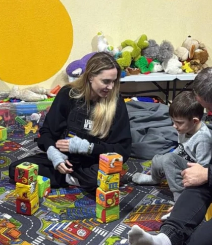 Відома американська акторка Анджеліна Джолі приїхала в Херсон