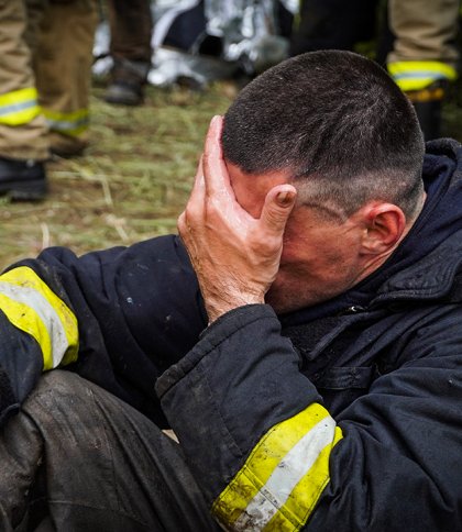 ДСНС показала героїв-рятувальників після атаки на Львівщину