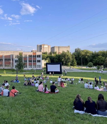 У школах Львова 17 вересня показуватимуть кіно просто неба: локації