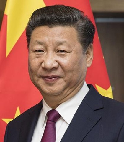 Президент Китаю дивиться в кадр