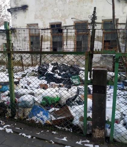 У Залізничному районі Львова місцеві жителі створили стихійне сміттєзвалище