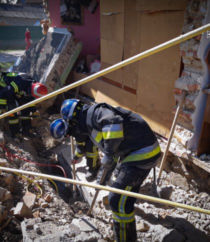 На Львівщині 4-річна дівчинка загинула під завалами після обвалу стіни будинку