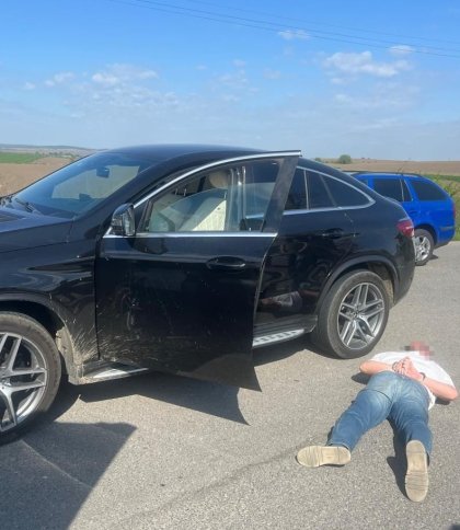 На Львівщині чоловік обіцяв переправити ухилянта через річку за 12 000 доларів