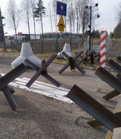 Польща почала встановлювати протитанкові загородження на кордоні з Росією та Білоруссю (фото)