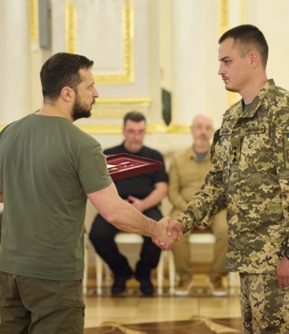 Президент вручає ордени «Золота Зірка» українським захисникам. Фото ілюстративне