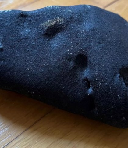 Пробив дірки в стелі: у США на будинок впав  рідкісний метеорит