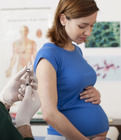 У МОЗ закликали вагітних вакцинуватись проти COVID-19: які вакцини для цього підходять