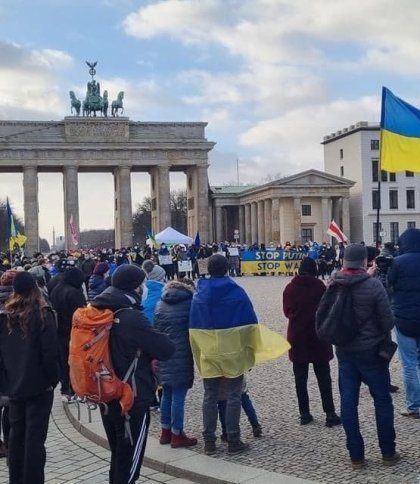 Поліціянти Берліна згорнули український прапор: Кулеба та Мельник вже відреагували