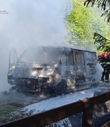На Стрийщині вогонь повністю знищив мікроавтобус