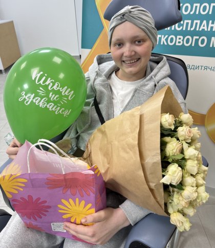 17-річна дівчина пройшла складне лікування онкології у львівській лікарні і одужала