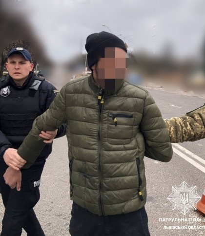 Викрав авто та втікав від поліцейських: у Львові затримали  35-річного зловмисника