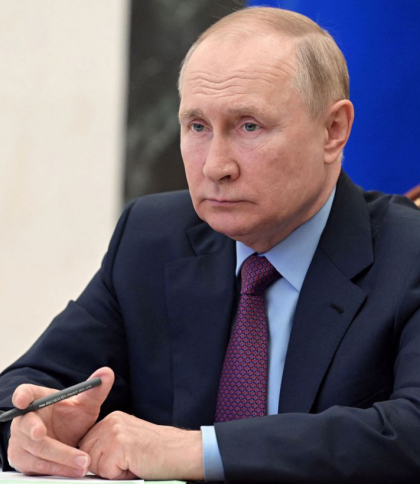 Путін відвідав знищений Росією Маріуполь