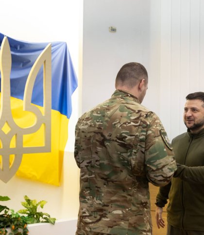 Президент відзначив державними нагородами 301 військового