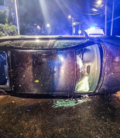 У Львові п’яний водій Škoda злетів з дороги та перекинувся