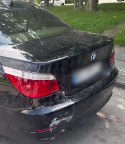 У Львові 33-річний водій BMW збив електричний стовп і втік