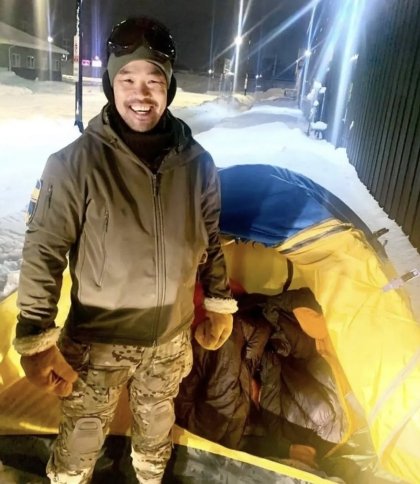 Американець ночує на морозі, щоб допомогти Україні