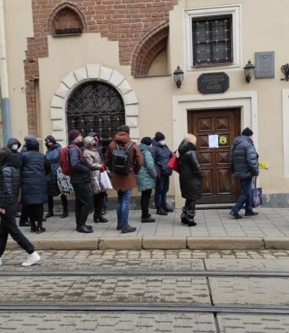 Як працює банківська система: Нацбанк обмежив зняття готівки та зафіксував гривню