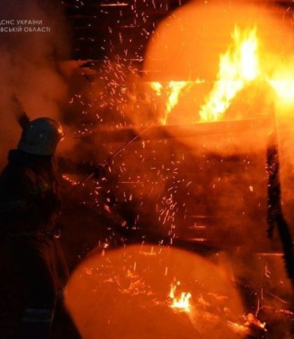 На Самбірщині пожежники врятували три будівлі, одна згоріла