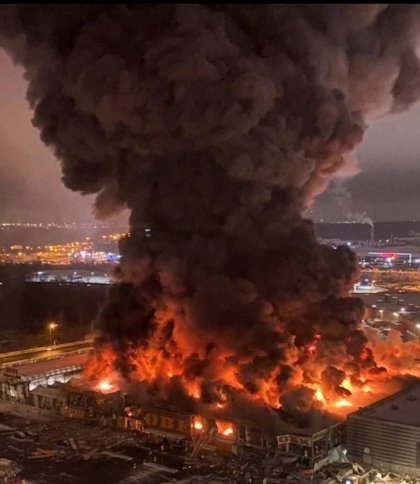 У Москві після вибухів зайнялась масштабна пожежа в торговому центрі, є загиблий (фото, відео)