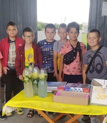 Продавали лимонад та магніти: на Львівщині діти зібрали 8 тисяч гривень на тепловізор