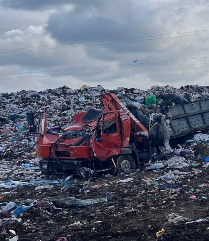 На сміттєзвалищі у Стрию зіткнулися дві вантажівки