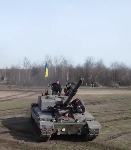 Британські танки Challenger вже в Україні (відео)