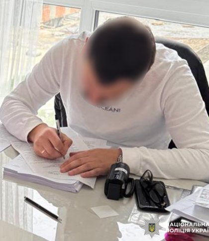 Львів'янин пропонував ухилянту виїзд з України за 4 тис. 500 доларів