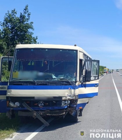 На Львівщині внаслідок зіткнення Citroёn з рейсовим автобусом двоє постраждалих