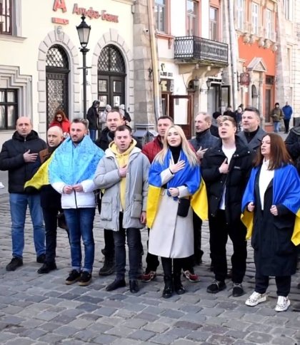 У центрі Львова відомі артисти виконали Гімн України