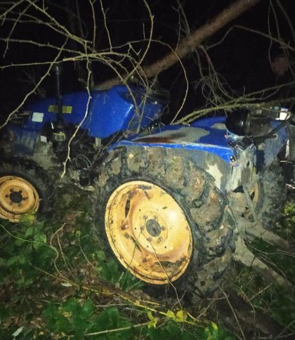 На Самбірщині внаслідок перекидання трактора загинули двоє чоловіків