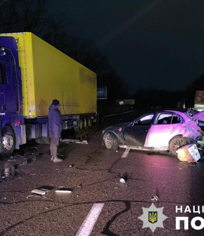 29-річний водій BMW зіткнувся з припаркованою вантажівкою неподалік Львова