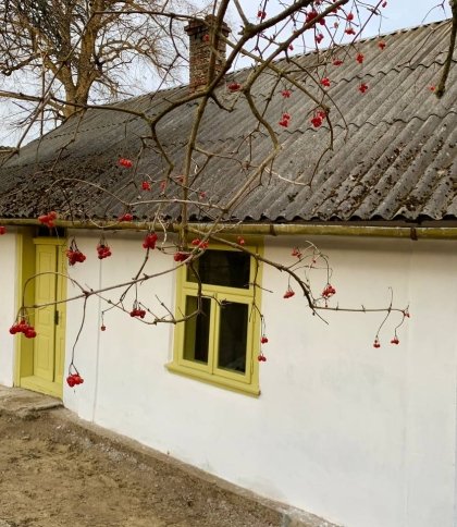 На Львівщині шукають господарів для відреставрованої лимонно-гірчичної хатинки