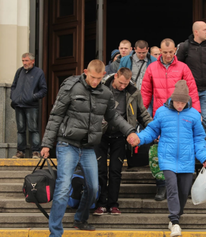 Пів року жили в окупації: на Львівщину евакуювали 20 чоловіків із будинку-інтернату у Харківській області