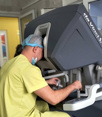 У львівській лікарні вперше видалили пухлину серця за допомогою робота Da Vinci