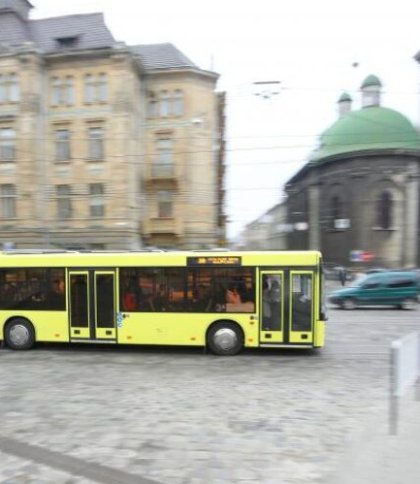 Водій, який вигнав з автобуса пасажирку з “Леокартом”, більше не працюватиме у Львові