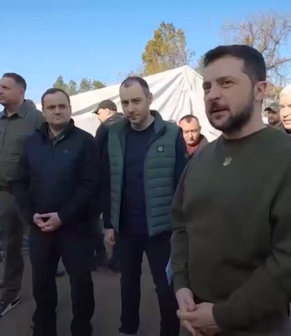 Зеленський відвідав зруйноване росіянами село біля Херсона (відео)