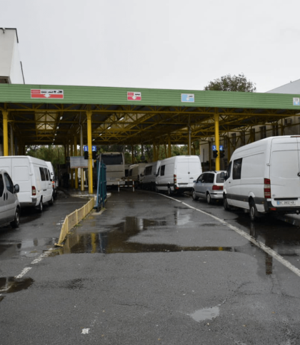 На кордоні з Польщею хочуть запустити платну електронну чергу для вантажівок