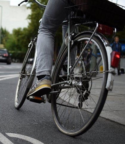 Матір 14-річного велосипедиста судили за їзду по пішохідному переході