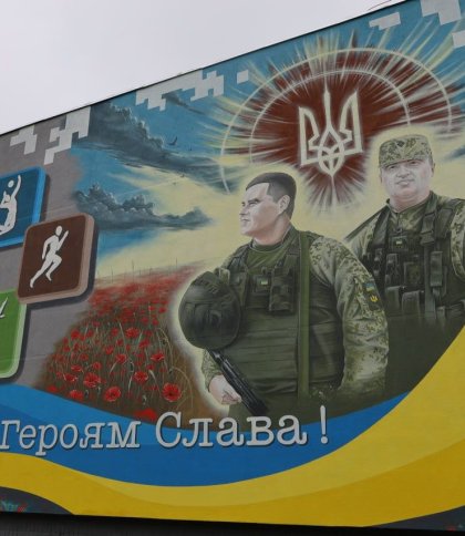 На фасаді спортшколи у Шептицькому відкрили мурал памʼяті двох загиблих захисників