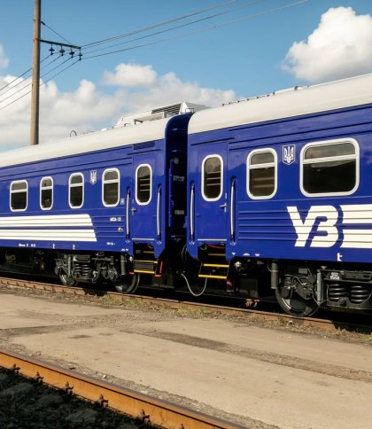 Низка поїздів до Львова спізнюються через обрив контактної мережі на Хмельниччині